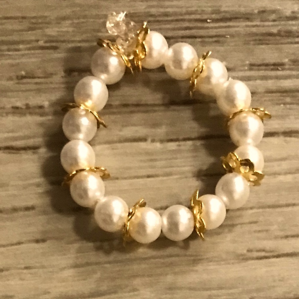Pearly white ring with gold beads on the sides